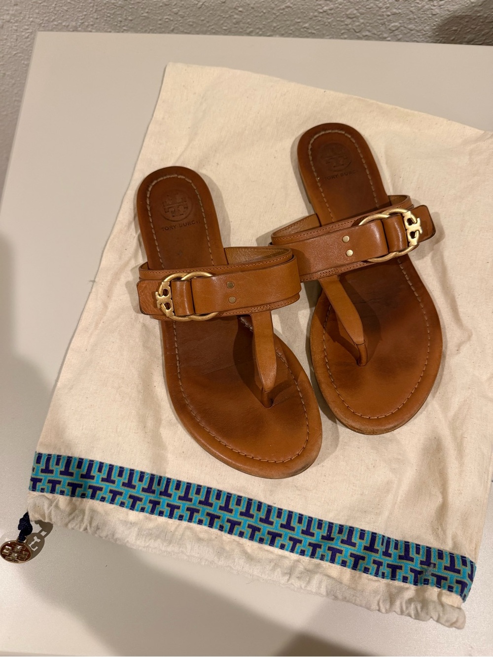 Tory Burch Marsden Cognac Leather Thong Sandals with Gold Buckle 6.5 - Picture 2 of 7